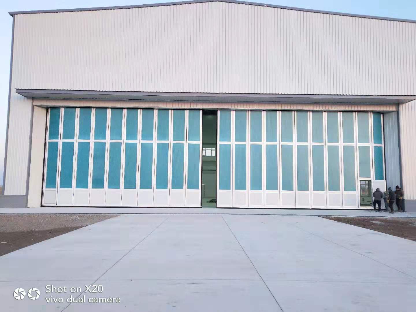 機(jī)庫(kù)門(mén)